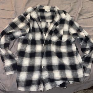 Selling this flannel new never worn it, but has no tag.